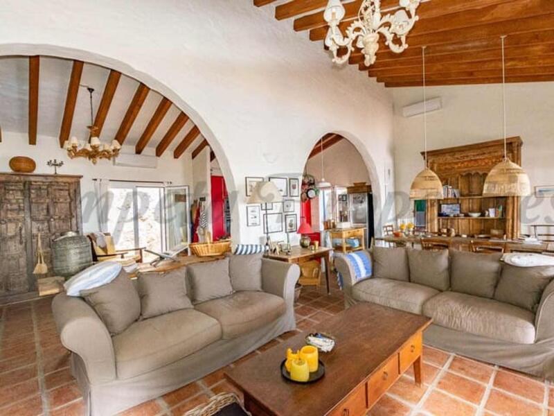 5 bedroom Villa for sale