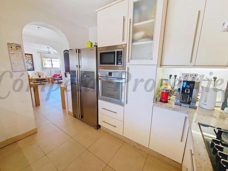 4 спальная комната вилла продается