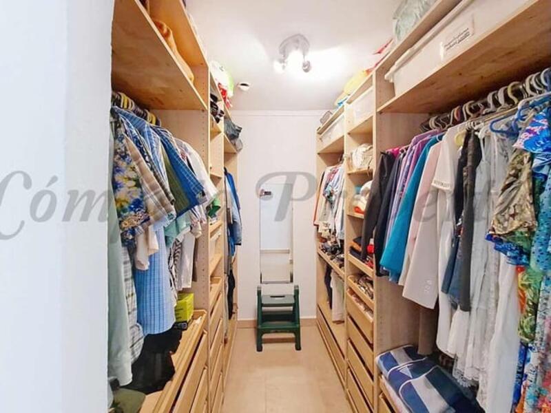 4 спальная комната вилла продается