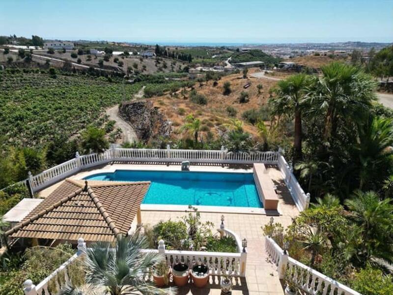 4 спальная комната вилла продается