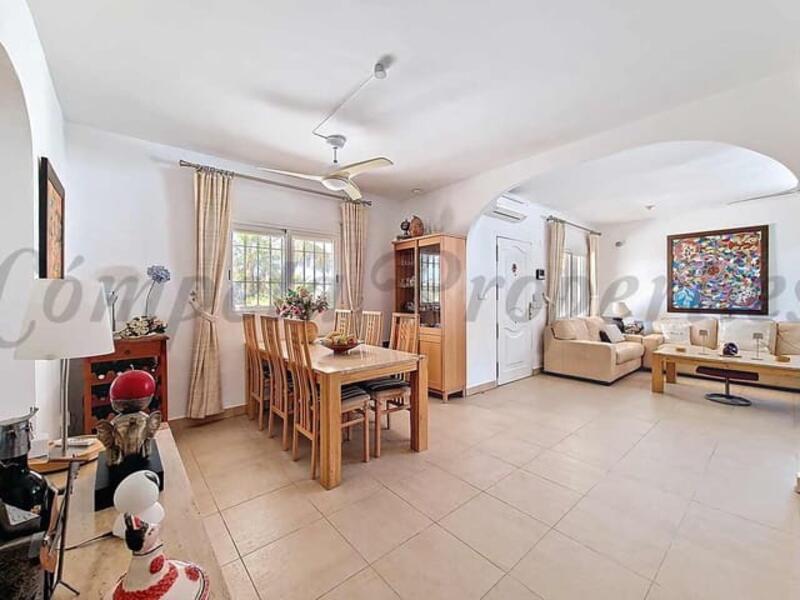 4 спальная комната вилла продается