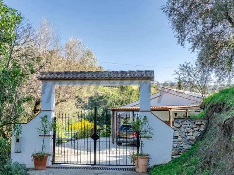 3 bedroom Country House for sale