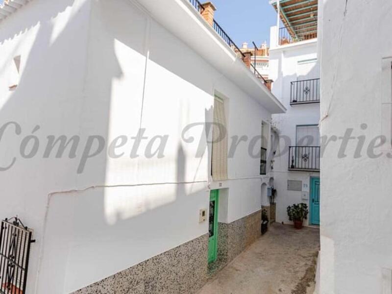 2 bedroom Townhouse for sale