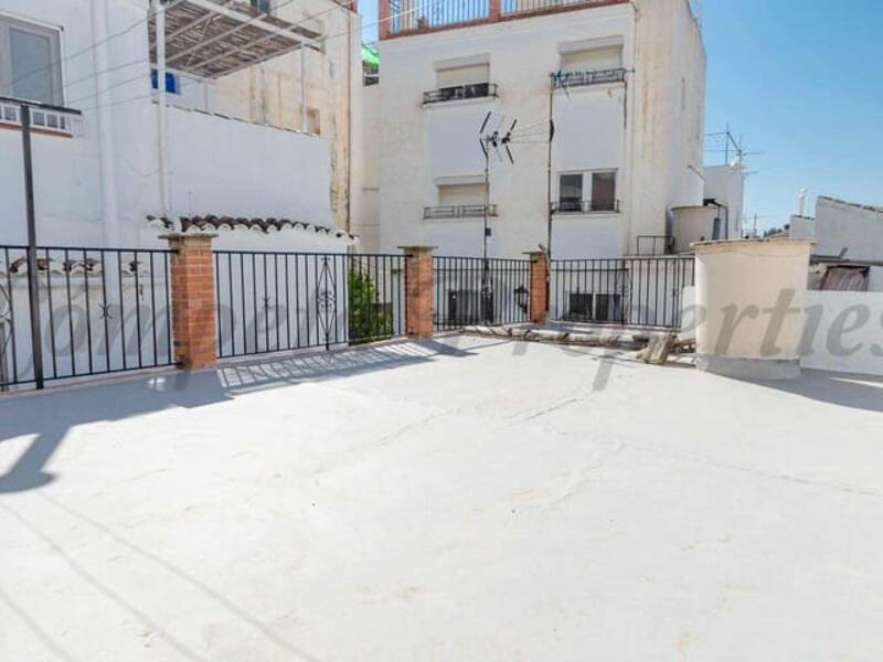 2 bedroom Townhouse for sale