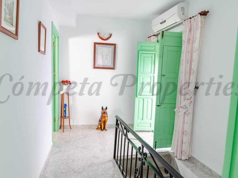 2 bedroom Townhouse for sale