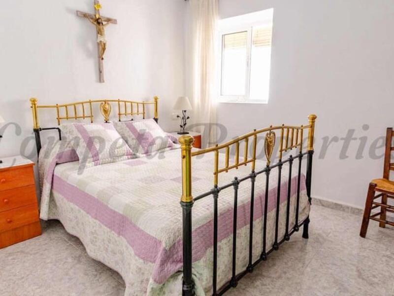 2 bedroom Townhouse for sale