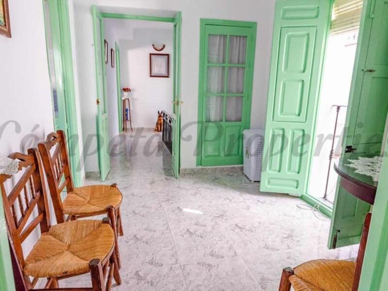 2 bedroom Townhouse for sale