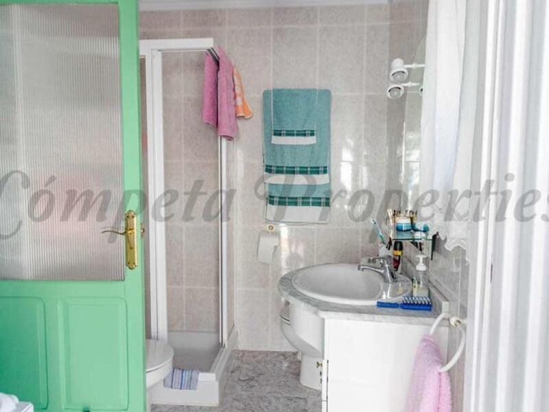 2 bedroom Townhouse for sale