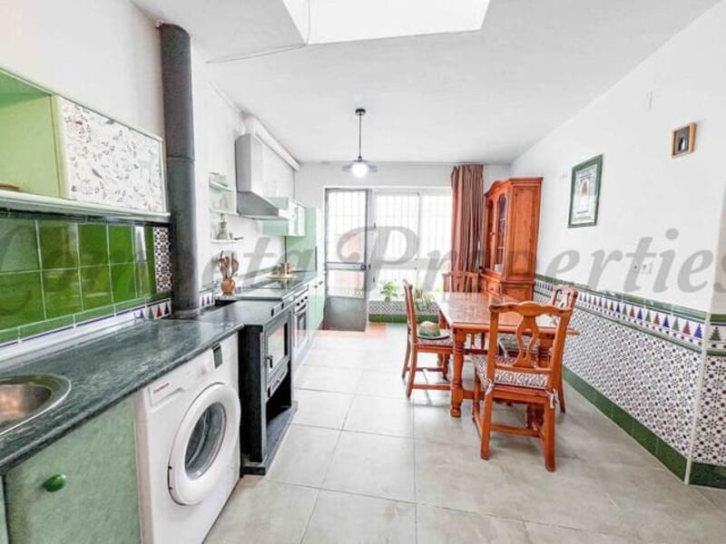 3 bedroom Townhouse for Long Term Rent