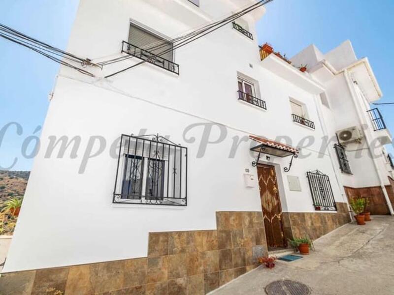 городская тюрьма продается в Torrox, Málaga