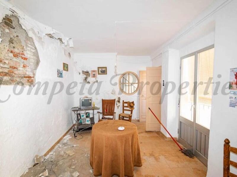 14 bedroom Townhouse for sale