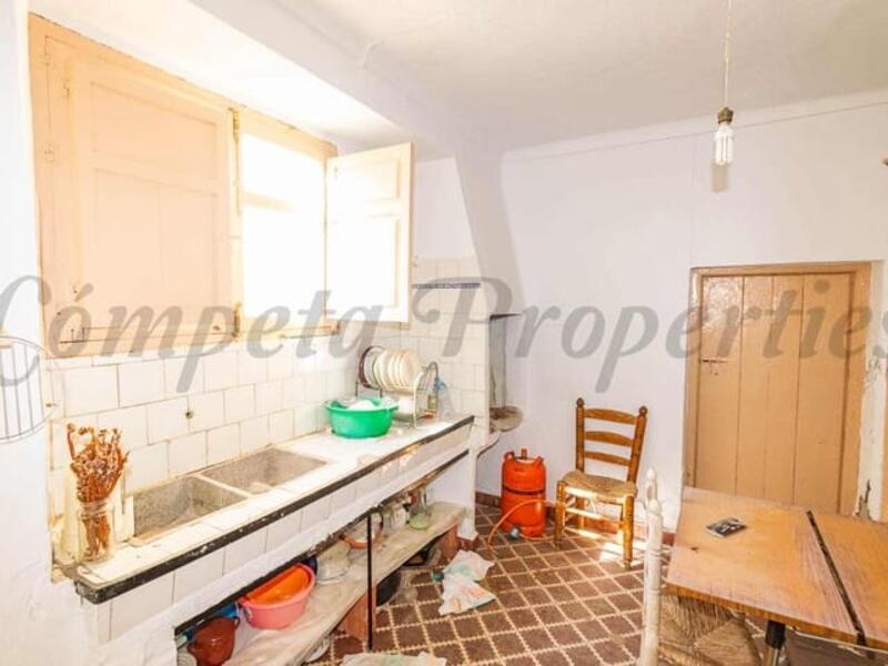 14 bedroom Townhouse for sale