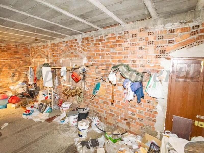 14 bedroom Townhouse for sale