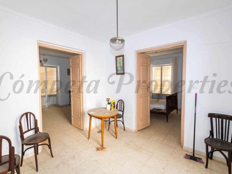 14 bedroom Townhouse for sale