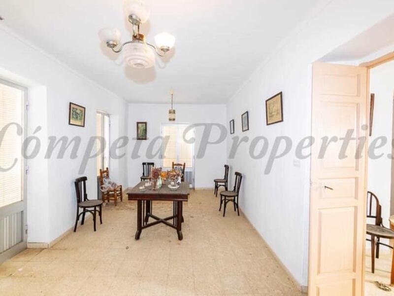 14 bedroom Townhouse for sale