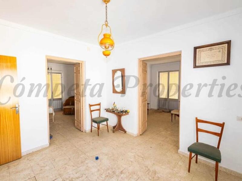 14 bedroom Townhouse for sale