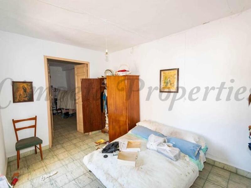 14 bedroom Townhouse for sale