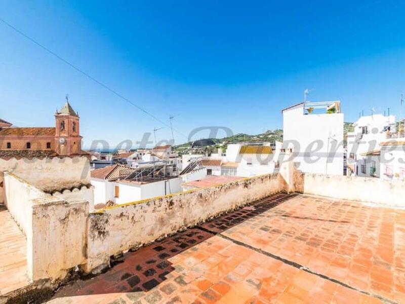 14 bedroom Townhouse for sale