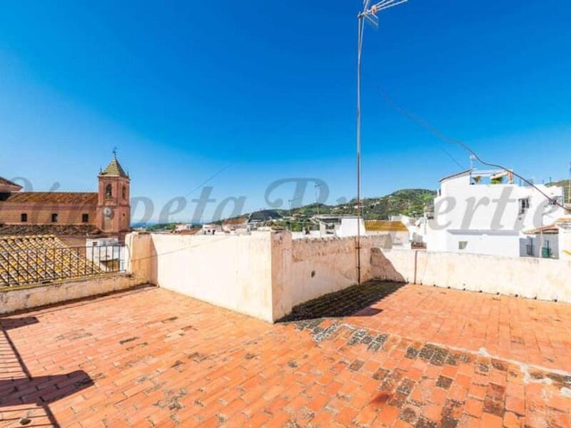 14 bedroom Townhouse for sale