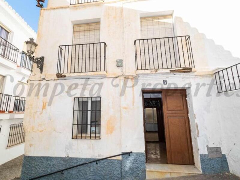 14 bedroom Townhouse for sale