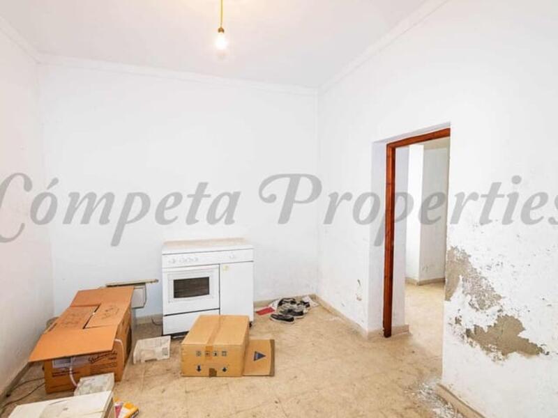 14 bedroom Townhouse for sale