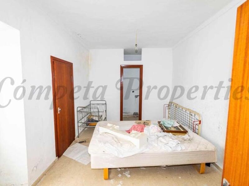 14 bedroom Townhouse for sale