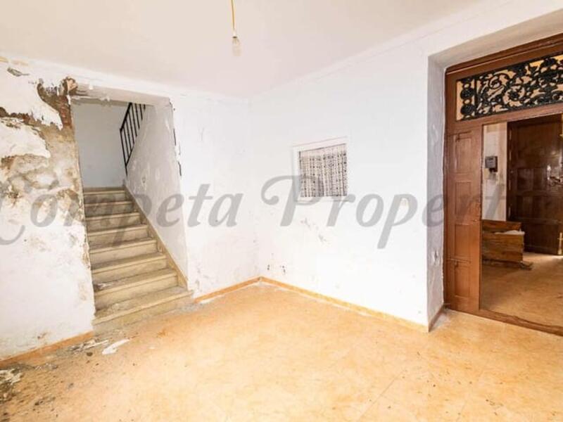 14 bedroom Townhouse for sale