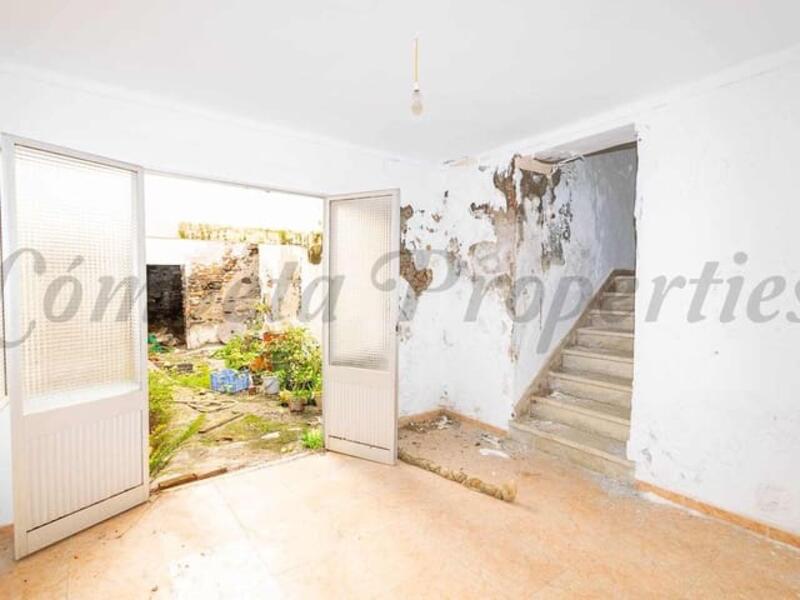 14 bedroom Townhouse for sale