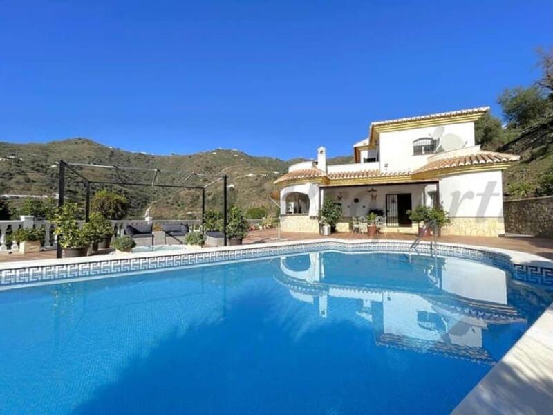 4 bedroom Country House for sale