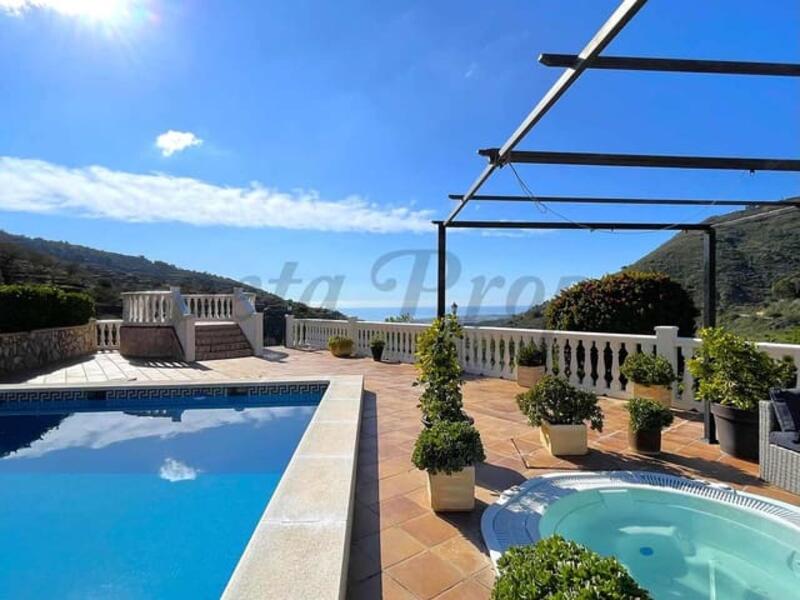 4 bedroom Country House for sale