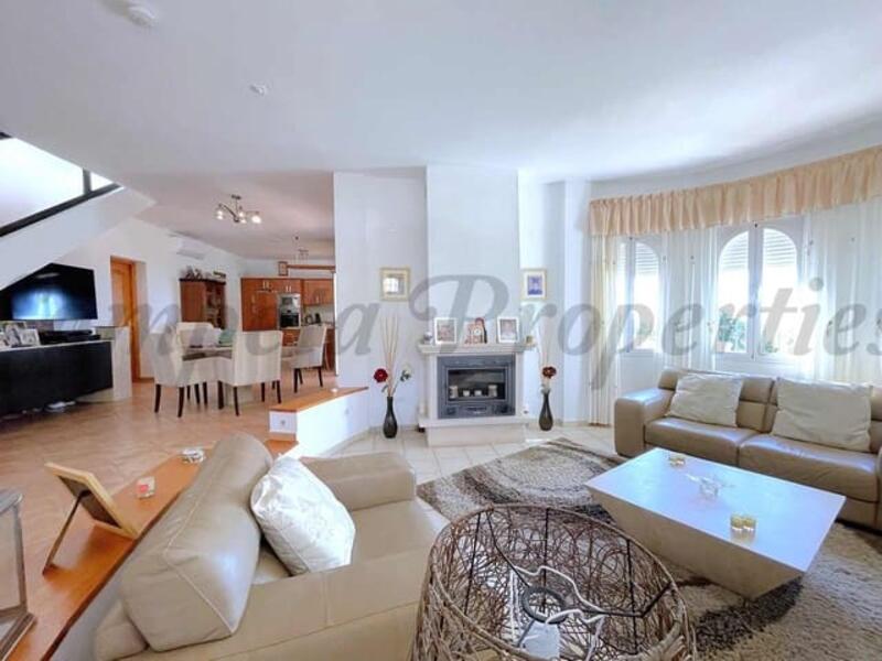 4 bedroom Country House for sale