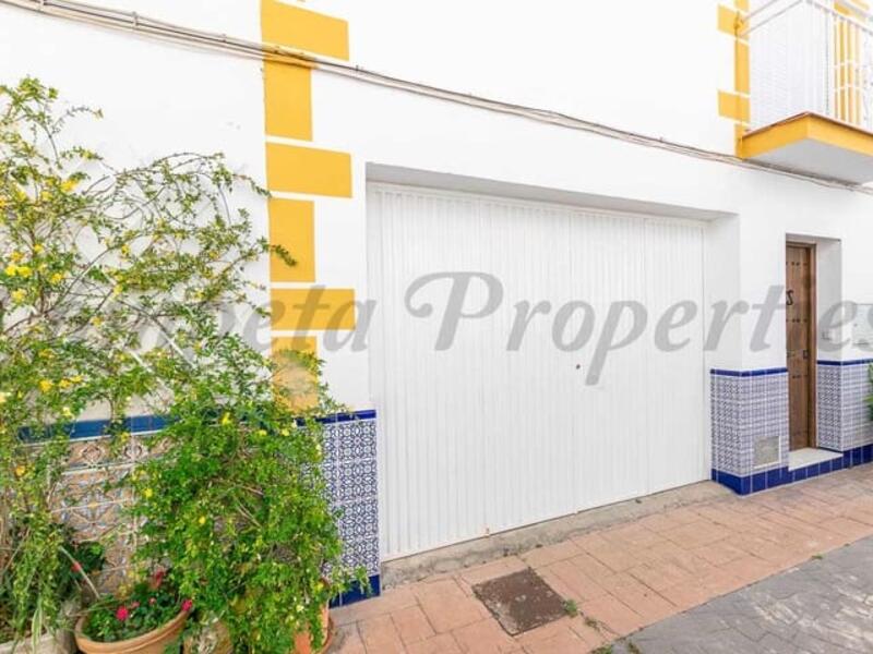 3 bedroom Townhouse for sale