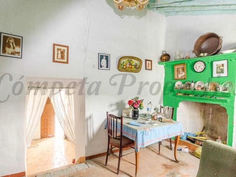 4 bedroom Townhouse for sale