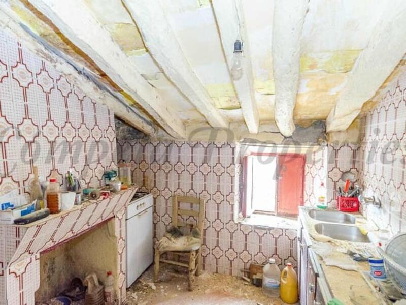 4 bedroom Townhouse for sale