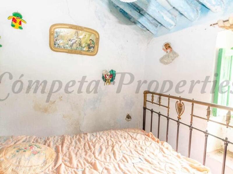 4 bedroom Townhouse for sale