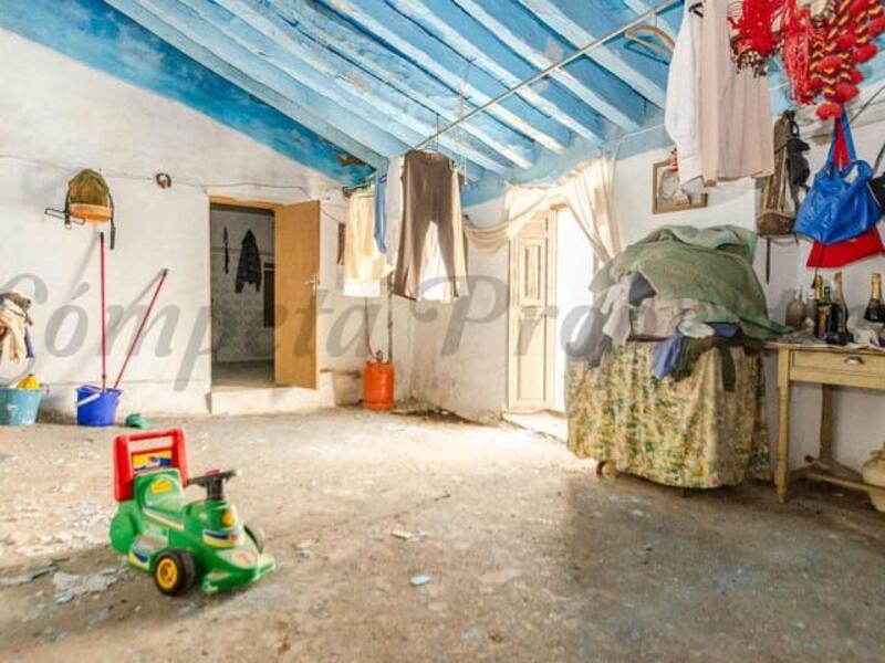 4 bedroom Townhouse for sale