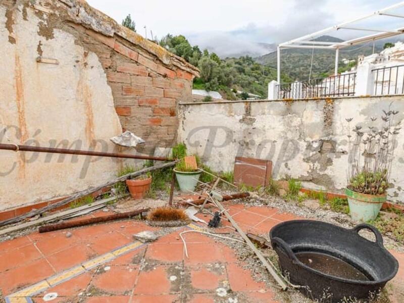 4 bedroom Townhouse for sale