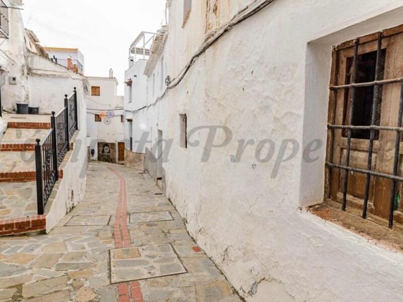 4 bedroom Townhouse for sale