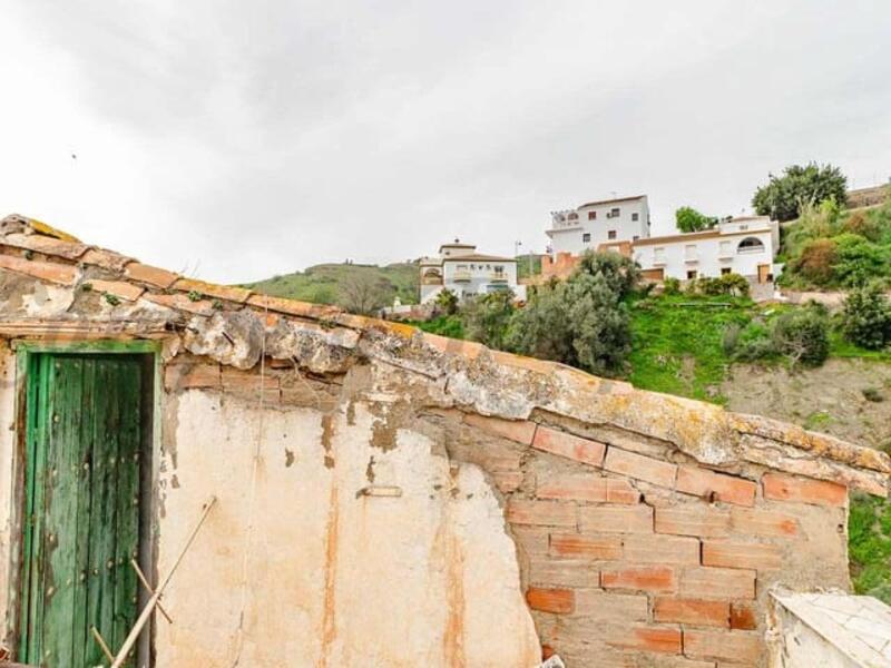 4 bedroom Townhouse for sale