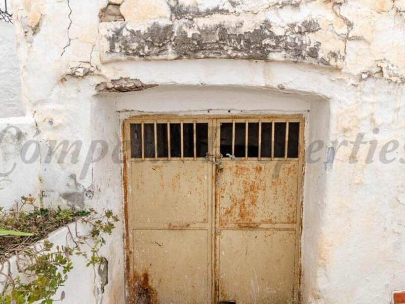 4 bedroom Townhouse for sale