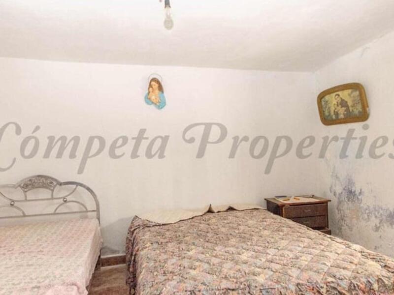 4 bedroom Townhouse for sale