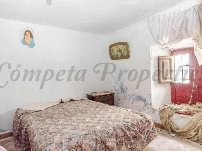 4 bedroom Townhouse for sale