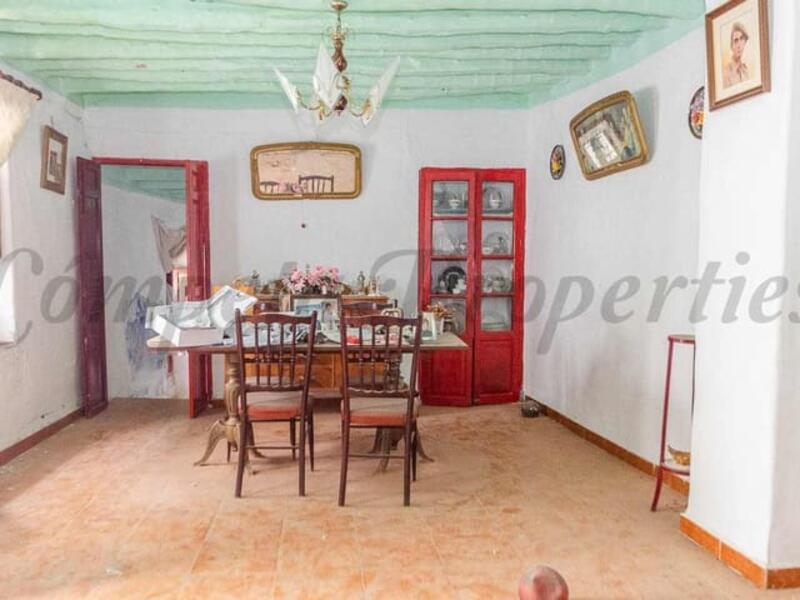 4 bedroom Townhouse for sale