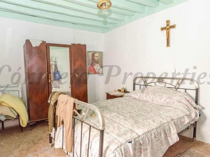 4 bedroom Townhouse for sale