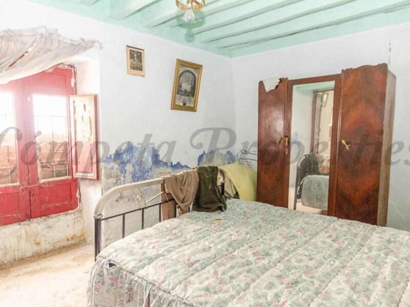 4 bedroom Townhouse for sale