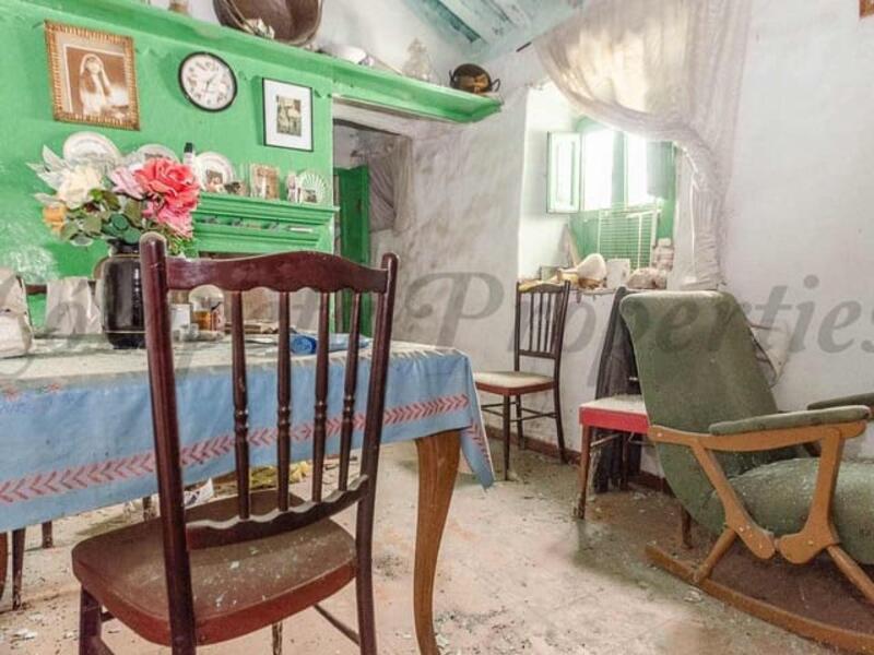 4 bedroom Townhouse for sale