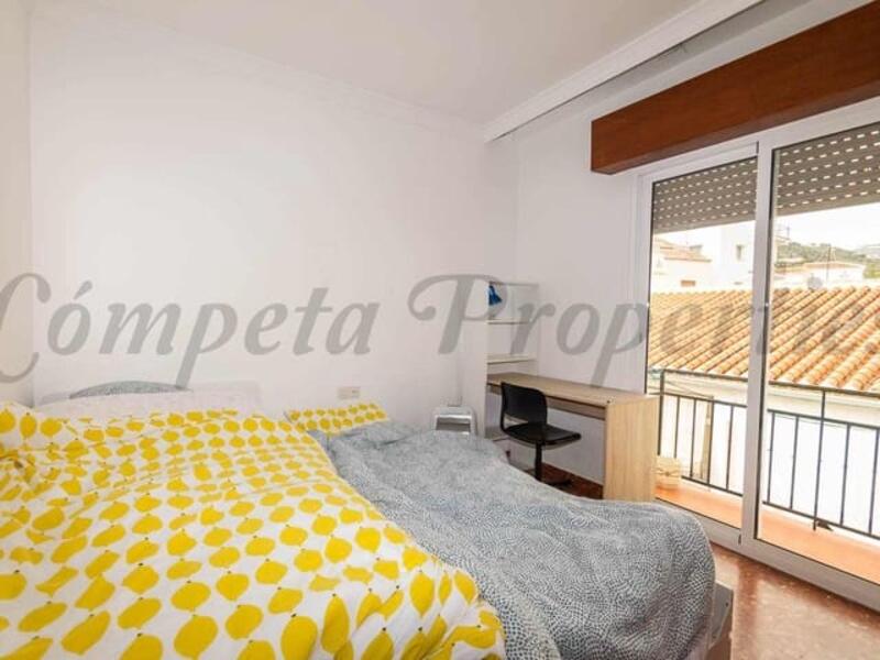 3 bedroom Apartment for sale