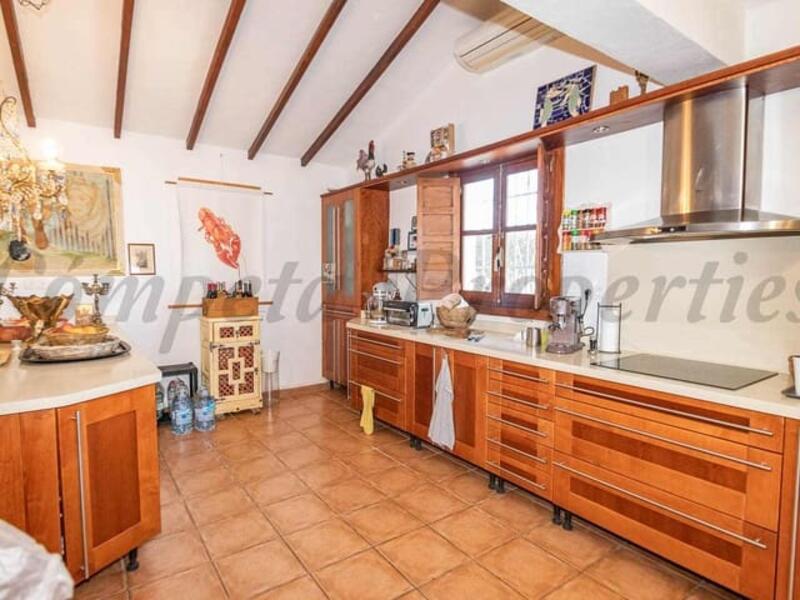 4 Schlafzimmer Landhaus zu verkaufen