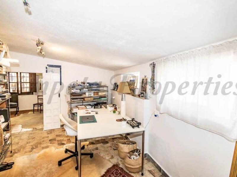 4 Schlafzimmer Landhaus zu verkaufen