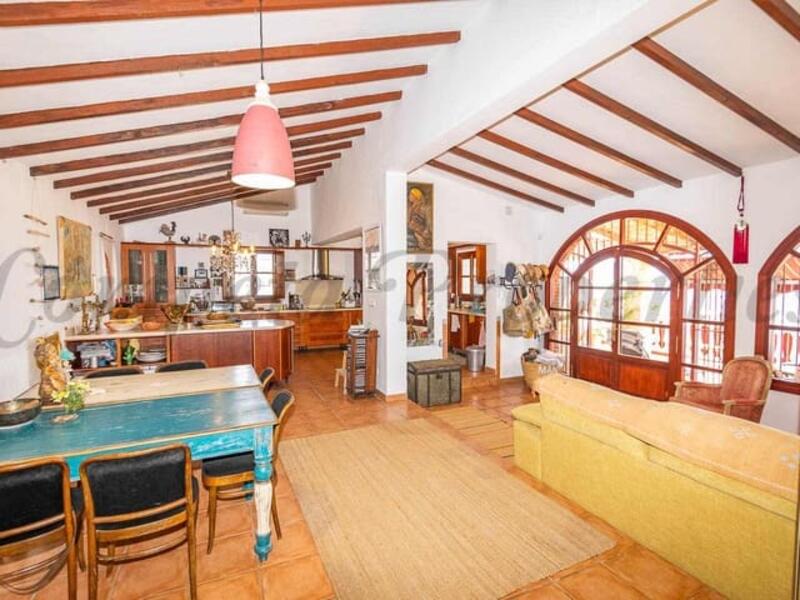 4 Schlafzimmer Landhaus zu verkaufen